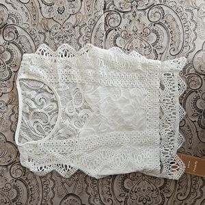 White sleeveless lace top